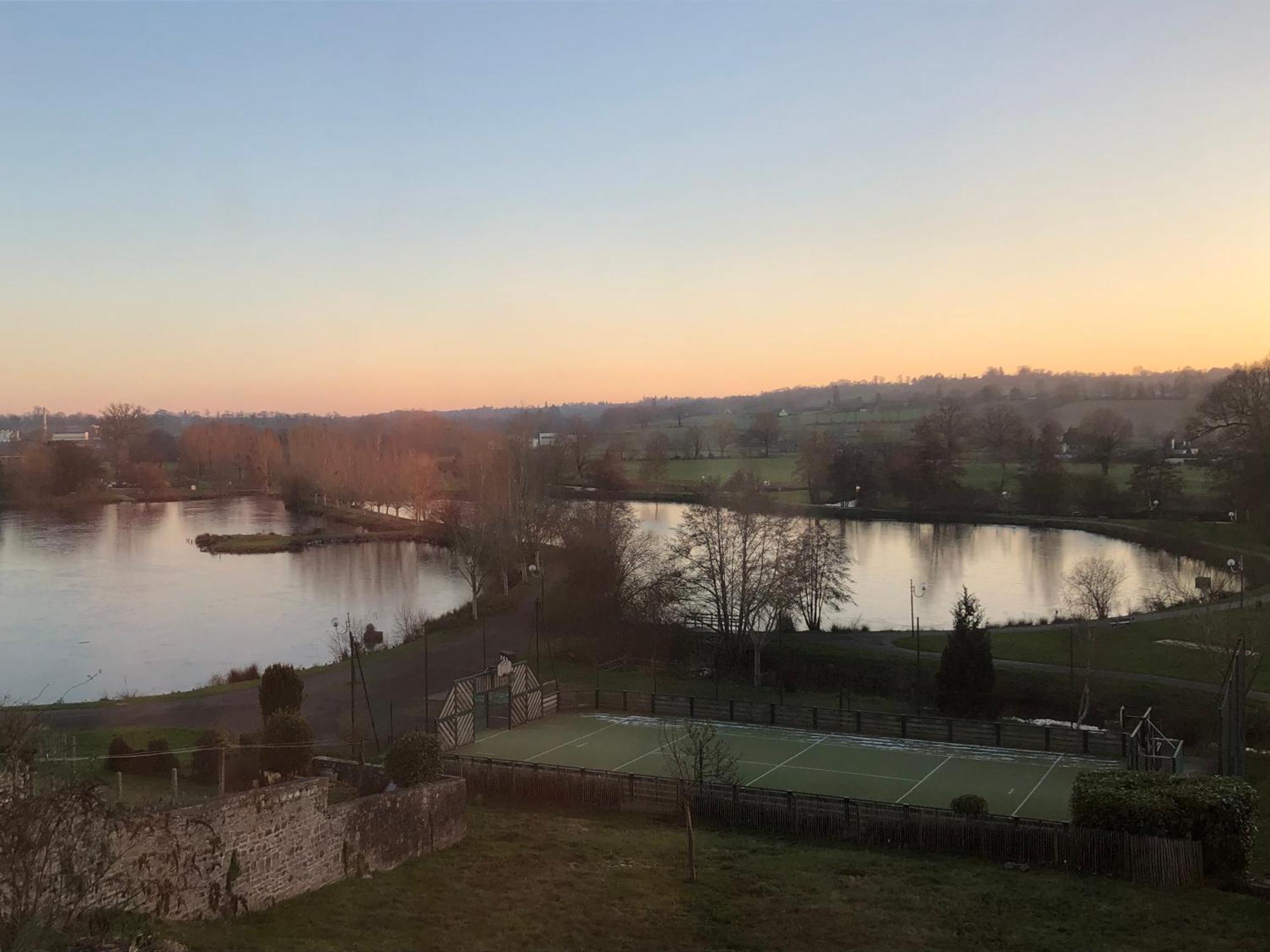 La Maison Du Lac Saint-Hilaire-du-Harcouët Eksteriør bilde